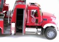 pol_pm_Bruder-02821-Mack-straz-pozarna-drabina-woda-duza-14122_7[1].jpg
