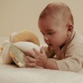 pol_pl_Little-Dutch-Pileczka-sensoryczna-Newborn-Naturals-5342_3.jpg