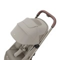 1141128110_2025_maxicosi_stroller_famecabin_sapphiresand_peekaboo_zoom[1].png